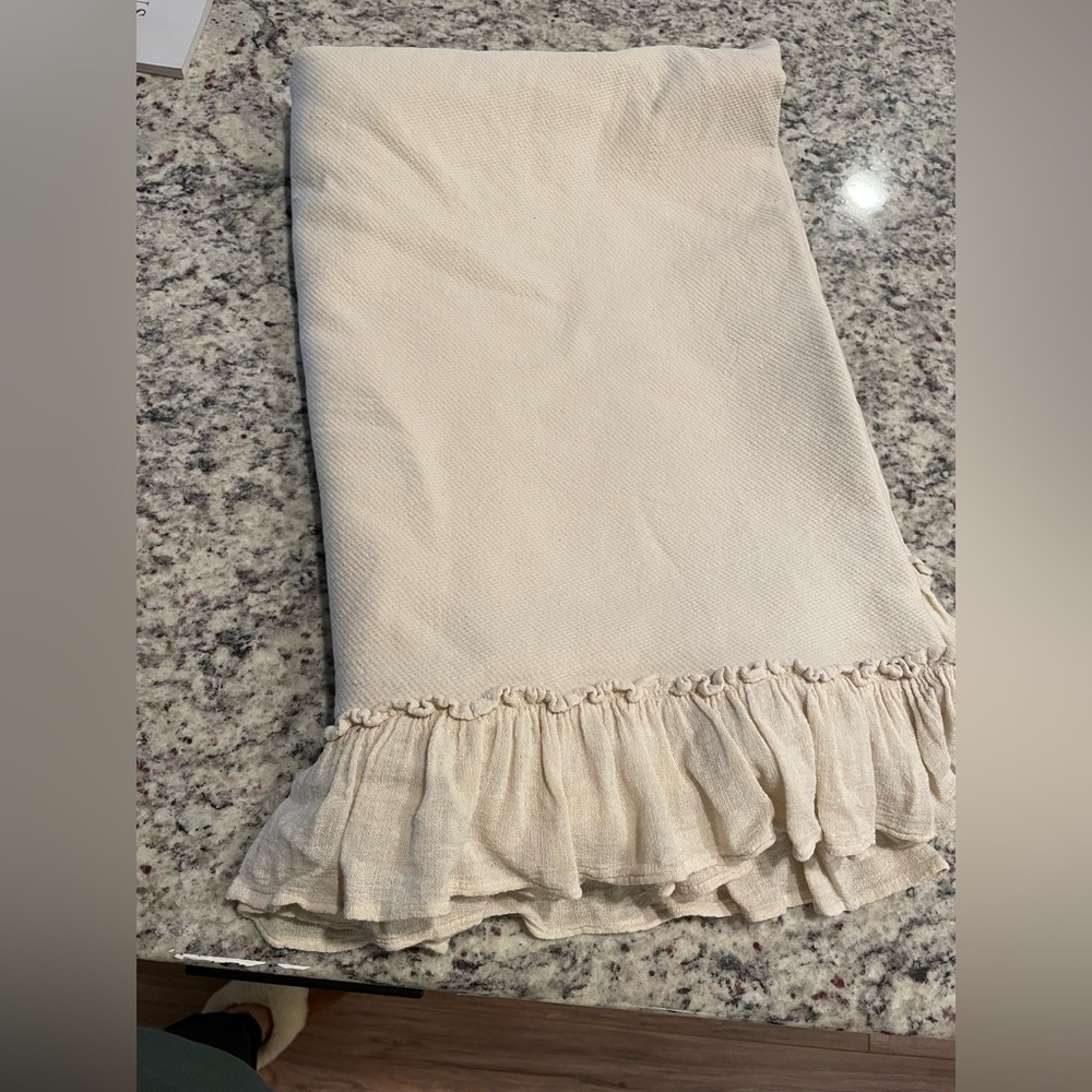 Peacock Alley Coverlet Throw Blanket Beige Tan Ruffle Trim - New